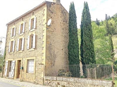 Au Pied Des Bastides Du Perigord, A Cadouin. Maison De Maitre Imposante En Pierre Avec Une Cour De 1