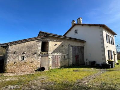 &#8364;117000 - Old 3-bedroom House + 2 Houses To Renovate With Garden And Outbuilding