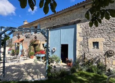 &#8364;234000 - Beautiful Old Detached Stone Property With Barn And Mature Gardens