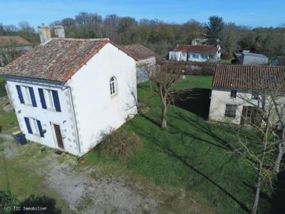 &#8364;117000 - Old 3-bedroom House + 2 Houses To Renovate With Garden And Outbuilding