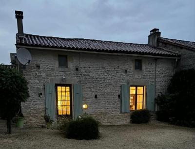 &#8364;249950 - Superb 3 Bedroom Stone House With Heated Swimming Pool