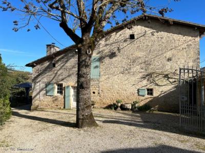 &#8364;315750 - 17th Century Unique \"relais De Poste\" Offering 4 Bedrooms And Heaps Of Character