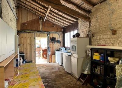 &#8364;336800 - Imposing Stone House With A Superb Garden, Barn And Swimming Pool