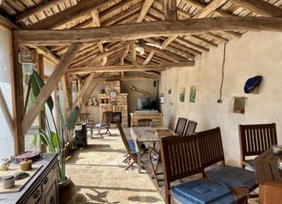 &#8364;336800 - Imposing Stone House With A Superb Garden, Barn And Swimming Pool