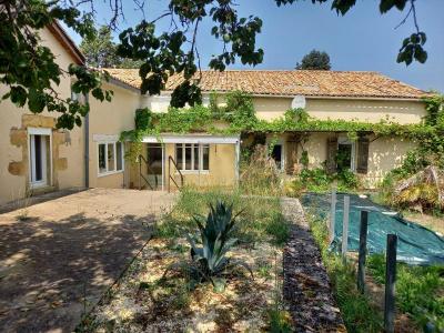 Maison De Village