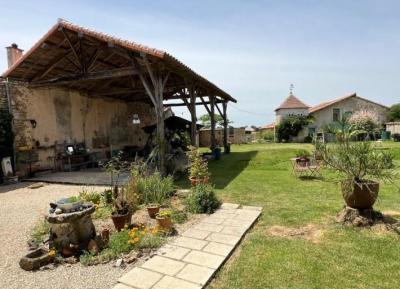 &#8364;349950 - Gorgeous Farmhouse With Beautiful Living Space And Walled Garden