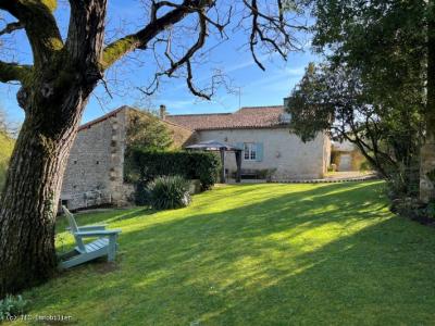 &#8364;315750 - 17th Century Unique \"relais De Poste\" Offering 4 Bedrooms And Heaps Of Character