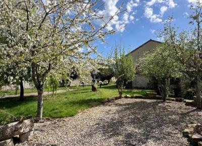 &#8364;336800 - Imposing Stone House With A Superb Garden, Barn And Swimming Pool