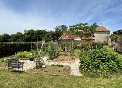 &#8364;349950 - Gorgeous Farmhouse With Beautiful Living Space And Walled Garden