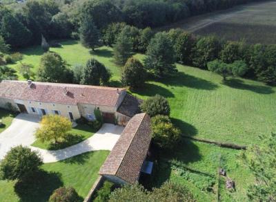 &#8364;271275 - Superb 17th Century \"gentilhommiere\" House With Over 4 Acres Of Land