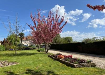 &#8364;336800 - Imposing Stone House With A Superb Garden, Barn And Swimming Pool