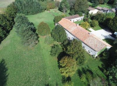 &#8364;271275 - Superb 17th Century \"gentilhommiere\" House With Over 4 Acres Of Land