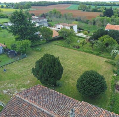 &#8364;115000 - Pretty 2 Bedroom Village House With Enclosed Garden And Lovely Views. Close To Civra