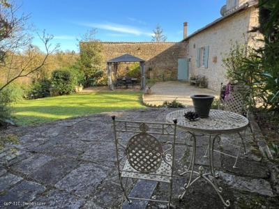 &#8364;315750 - 17th Century Unique \"relais De Poste\" Offering 4 Bedrooms And Heaps Of Character