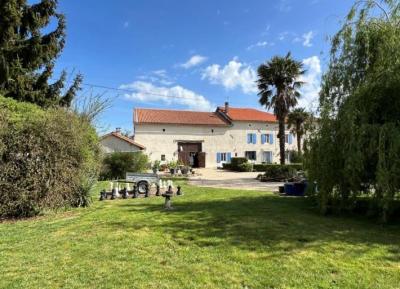 &#8364;336800 - Imposing Stone House With A Superb Garden, Barn And Swimming Pool