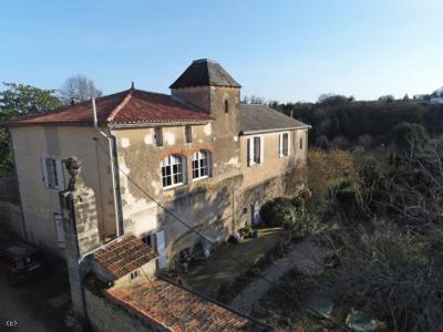 &#8364;349950 - Rare And Magnificent 17th Century \"ramparts\" Property In Ruffec