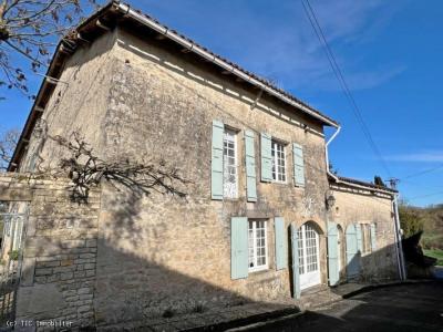 &#8364;315750 - 17th Century Unique \"relais De Poste\" Offering 4 Bedrooms And Heaps Of Character