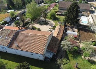 &#8364;336800 - Imposing Stone House With A Superb Garden, Barn And Swimming Pool