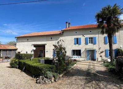 &#8364;336800 - Imposing Stone House With A Superb Garden, Barn And Swimming Pool