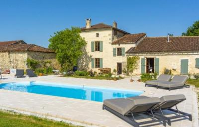 &#8364;494000 - Beautiful 4 Bedroom House With Over One Hectare Of Land And Swimming Pool