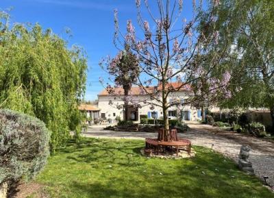 &#8364;336800 - Imposing Stone House With A Superb Garden, Barn And Swimming Pool