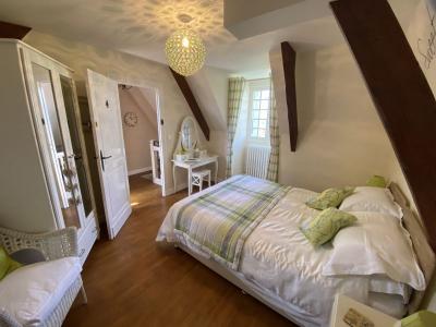 Grande Maison De Ville Avec 5 Chambres, 5 Salles De Bains, Sejour, Salon Et Cuisine