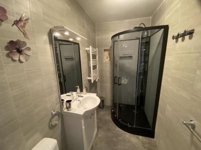Grande Maison De Ville Avec 5 Chambres, 5 Salles De Bains, Sejour, Salon Et Cuisine