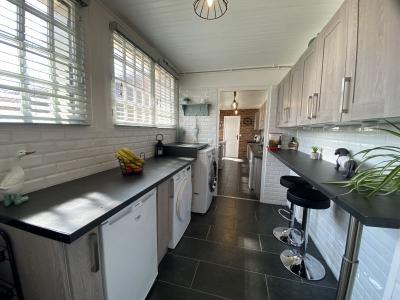 Grande Maison De Ville Avec 5 Chambres, 5 Salles De Bains, Sejour, Salon Et Cuisine
