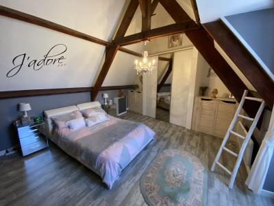 Grande Maison De Ville Avec 5 Chambres, 5 Salles De Bains, Sejour, Salon Et Cuisine