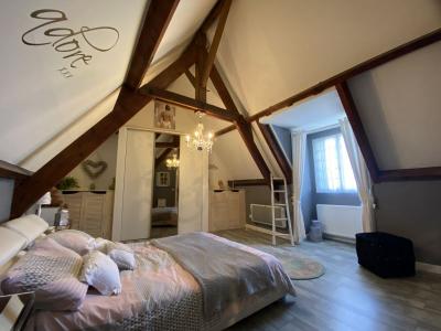 Grande Maison De Ville Avec 5 Chambres, 5 Salles De Bains, Sejour, Salon Et Cuisine