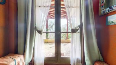 Manoir Atypique Baigne De Lumiere A Bergerac