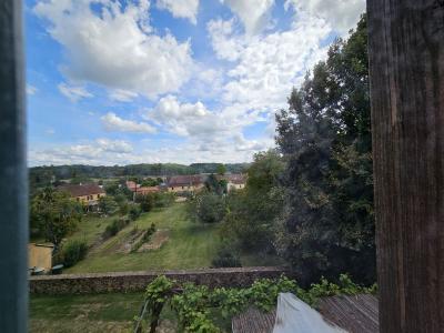 Propriete En Pierre, Entierement Renovee. Situe A Proximite Du Bord De La RiviÈre.