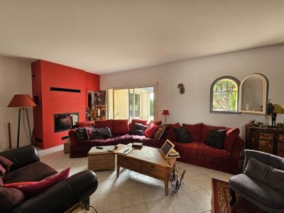 Plain Pied Spacieux Et Lumineux Au Calme Avec Garage Double Independant, Sur 4707m2 De Jardin Clos A