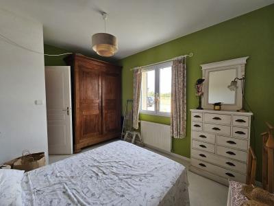 Plain Pied Spacieux Et Lumineux Au Calme Avec Garage Double Independant, Sur 4707m2 De Jardin Clos A