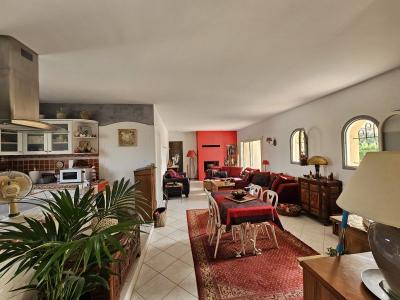 Plain Pied Spacieux Et Lumineux Au Calme Avec Garage Double Independant, Sur 4707m2 De Jardin Clos A