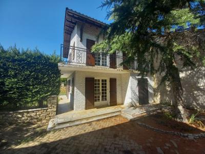 Maisonette Et Son Jardinet.