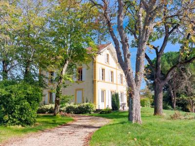 Maison De Maitre De 7 Chambres, Avec Deux Granges, Un Atelier, Un Hangar En Beton, Une Piscine Et 1,
