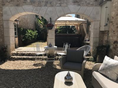 Maison Dans Une Pittoresque Village Avec Gite.