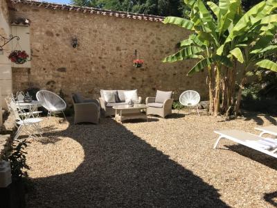 Maison Dans Une Pittoresque Village Avec Gite.