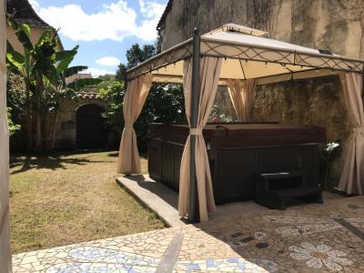 Maison Dans Une Pittoresque Village Avec Gite.