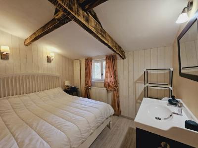 Propriete En Pierre Renovee, 4 Chambres, 2 Salles De Bains Avec Piscine Chauffee Dans Plus De 1800 M