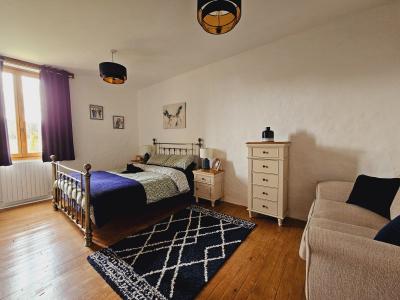 A Seulement 3 Km De Lalinde, Tres Calme Avec De Belles Vues. Maison En Pierre D\\\'environ 287m2 Hab