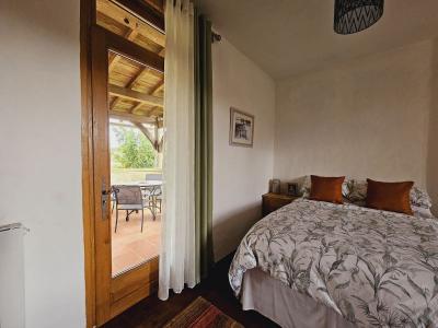 A Seulement 3 Km De Lalinde, Tres Calme Avec De Belles Vues. Maison En Pierre D\\\'environ 287m2 Hab