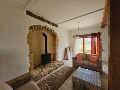 A Seulement 3 Km De Lalinde, Tres Calme Avec De Belles Vues. Maison En Pierre D\\\'environ 287m2 Hab