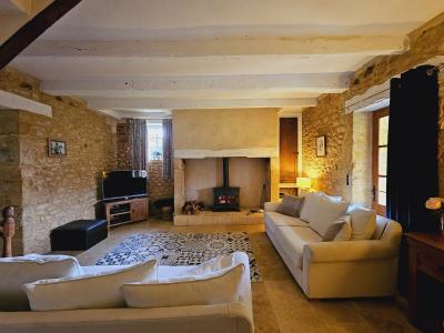 A Seulement 3 Km De Lalinde, Tres Calme Avec De Belles Vues. Maison En Pierre D\\\'environ 287m2 Hab