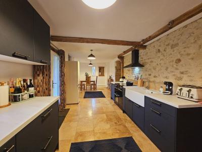 A Seulement 3 Km De Lalinde, Tres Calme Avec De Belles Vues. Maison En Pierre D\\\'environ 287m2 Hab