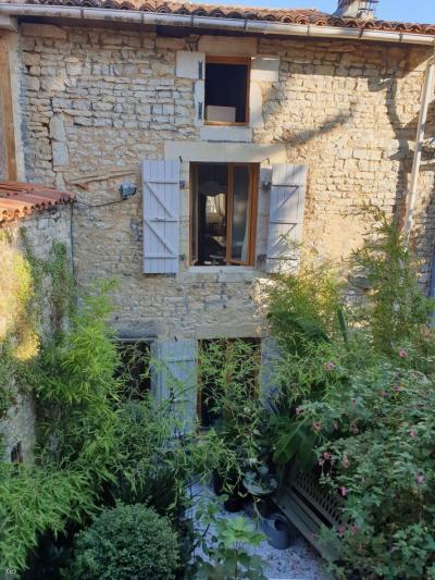 €157750 - 4 Bedroom Character House In Verteuil-sur-charente. Garden With Chateau Views