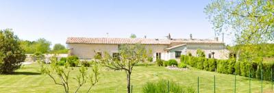À Vendre Proche Duras, Cette Magnifique Longere Avec Maison Dependante Et Piscine Privee