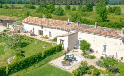 À Vendre Proche Duras, Cette Magnifique Longere Avec Maison Dependante Et Piscine Privee