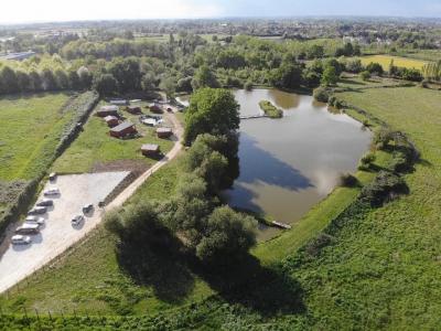 À Vendre A Bergerac, Ensemble De Gites Sur 30500m2 De Parc, Piscine Et Etang De Peche